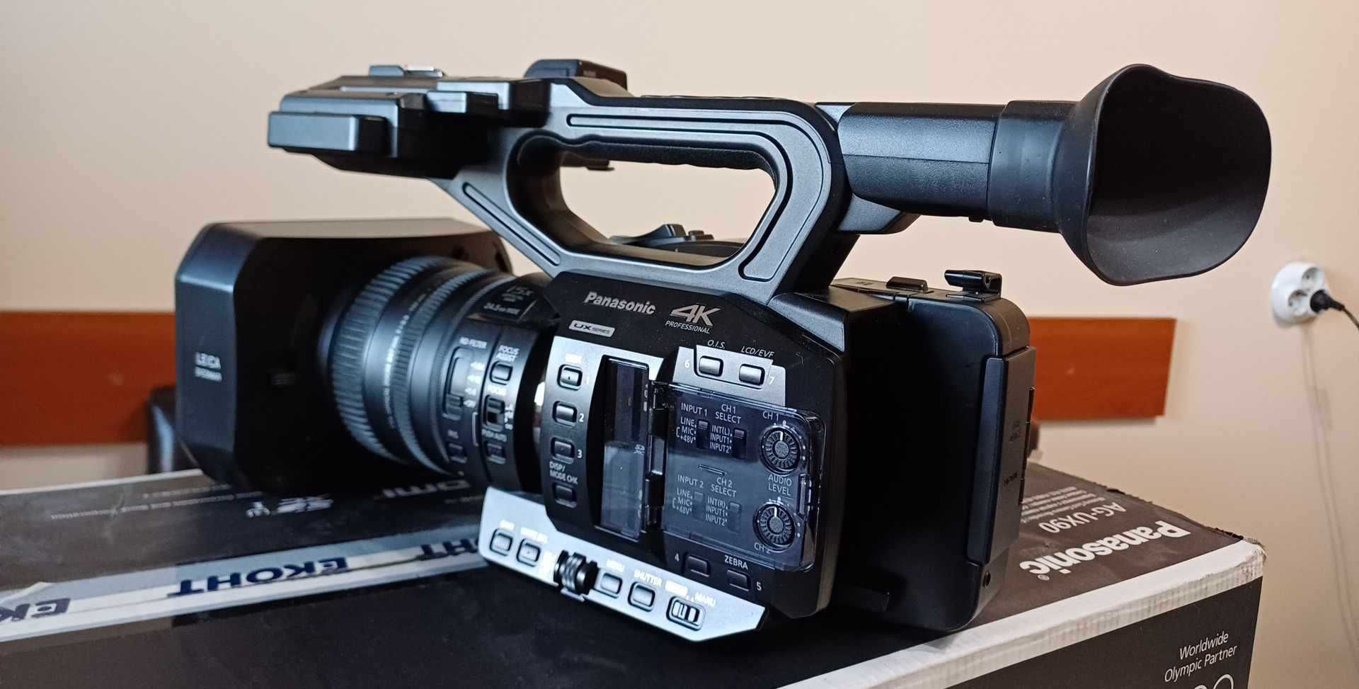 Продавам камера Panasonic AG-UX90