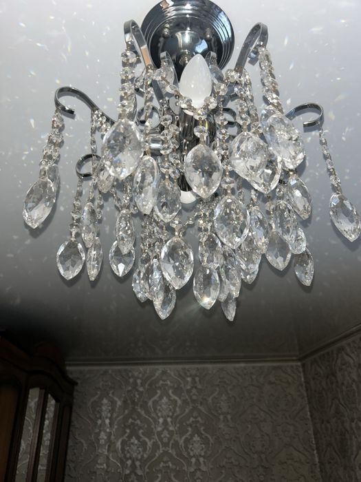 Продаеться люстра,есть торг