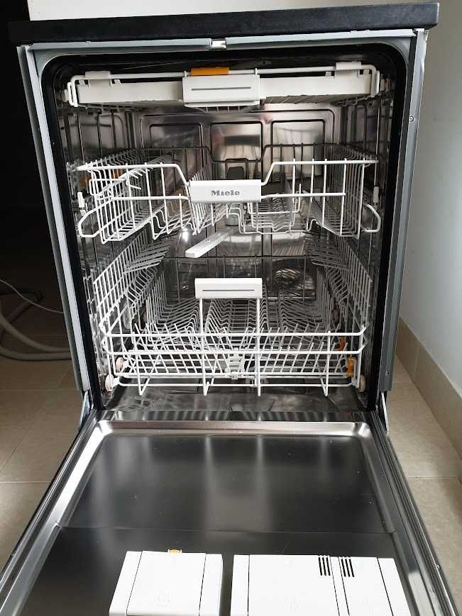 XXL Съдомиялна Miele - Auto Open - 14 Комплекта - Пълно Вграждане 60см