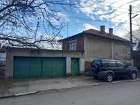 Къща с двор супер център с.Елшица