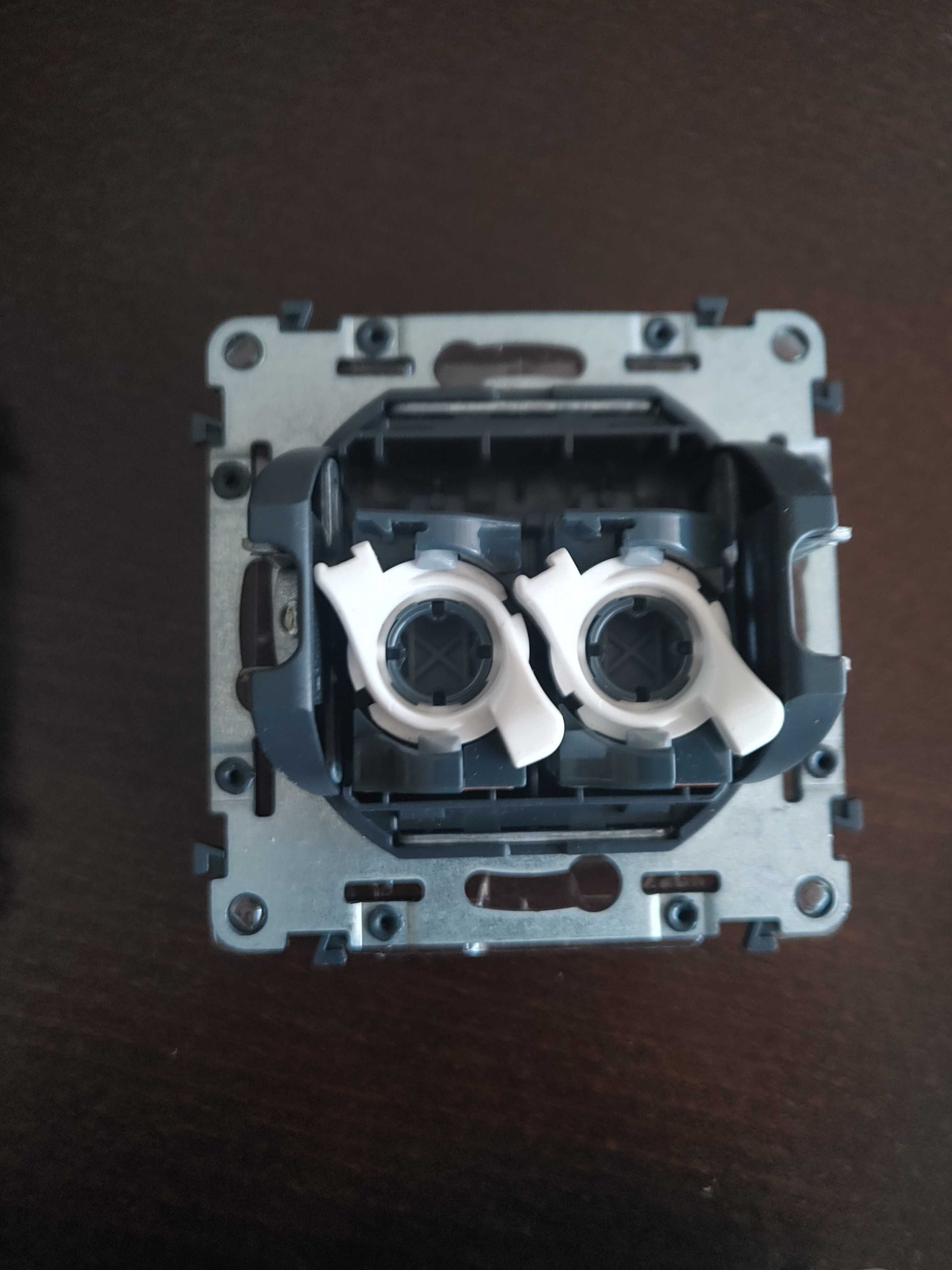 Продавам нови Шуко Контакти, TV и RJ45 розетки Legrang Valena life