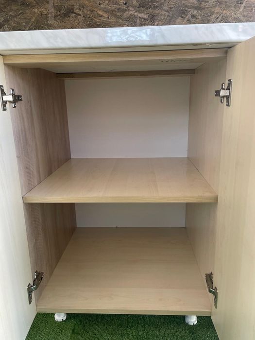 Кухненски шкаф с вградена фурна и котлони