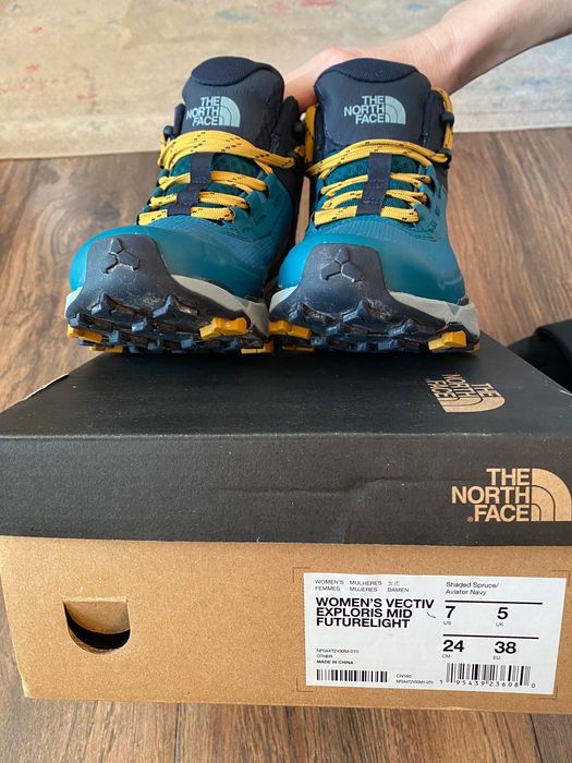 Продавам The north face 38