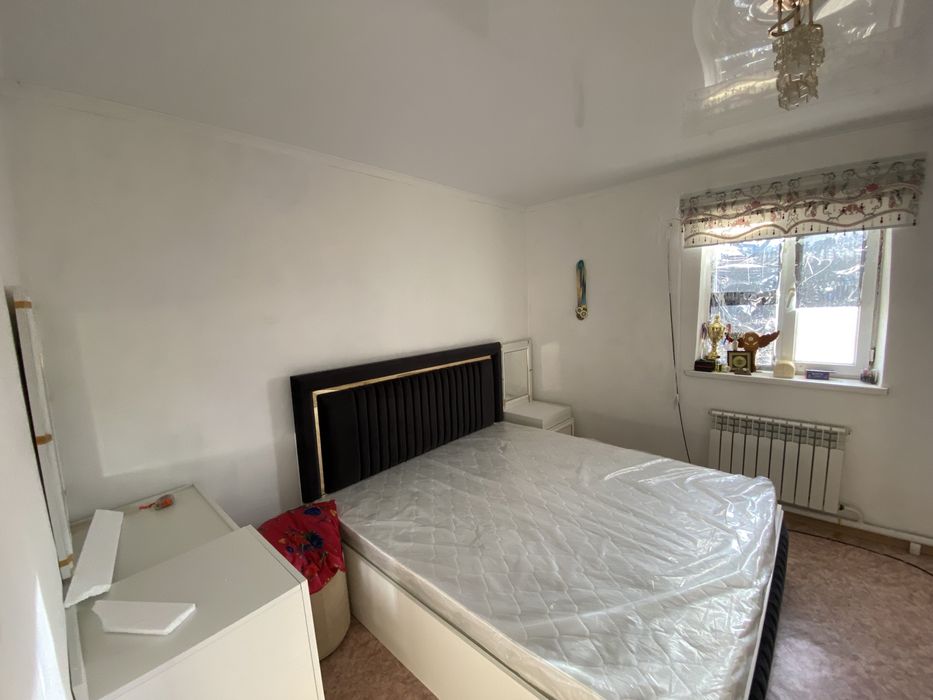 Кровать тумбочкасымен косып сатылады