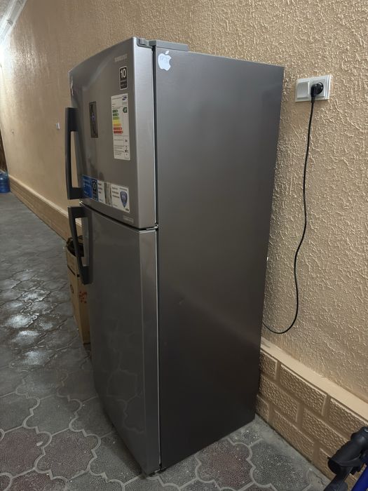 Холодильник Samsung