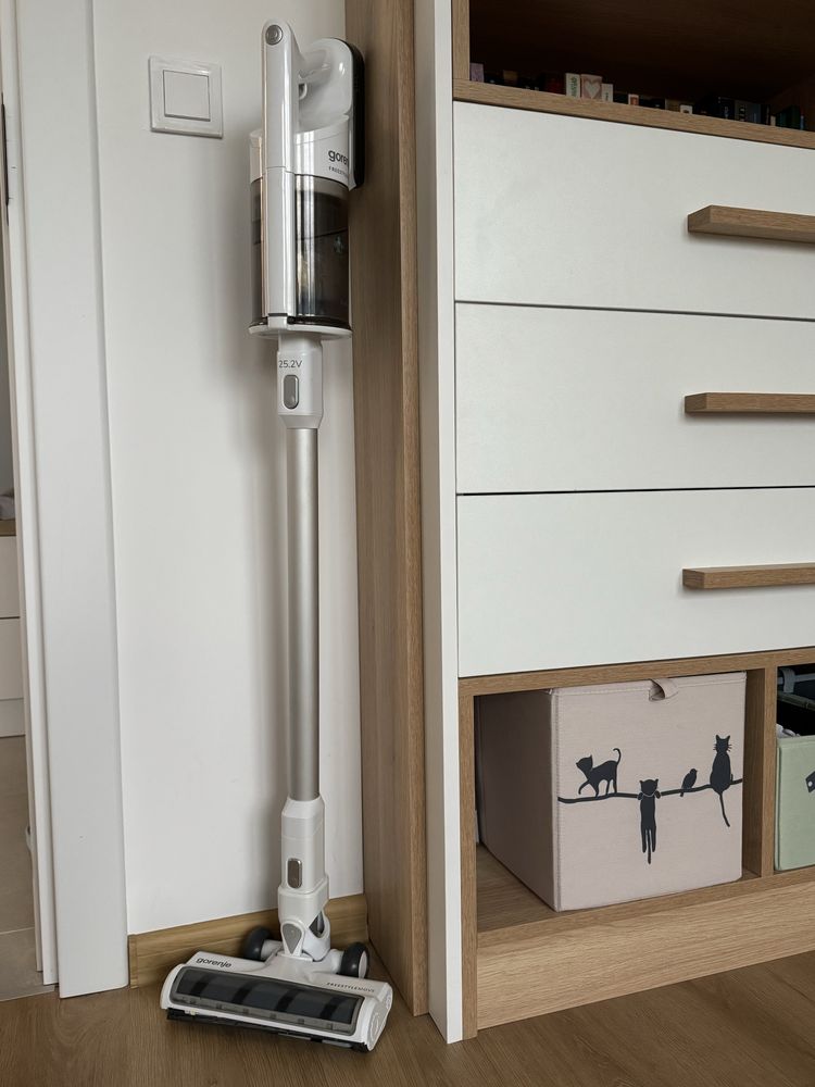 Вертикална прахосмукачка Gorenje SVC252FMWT