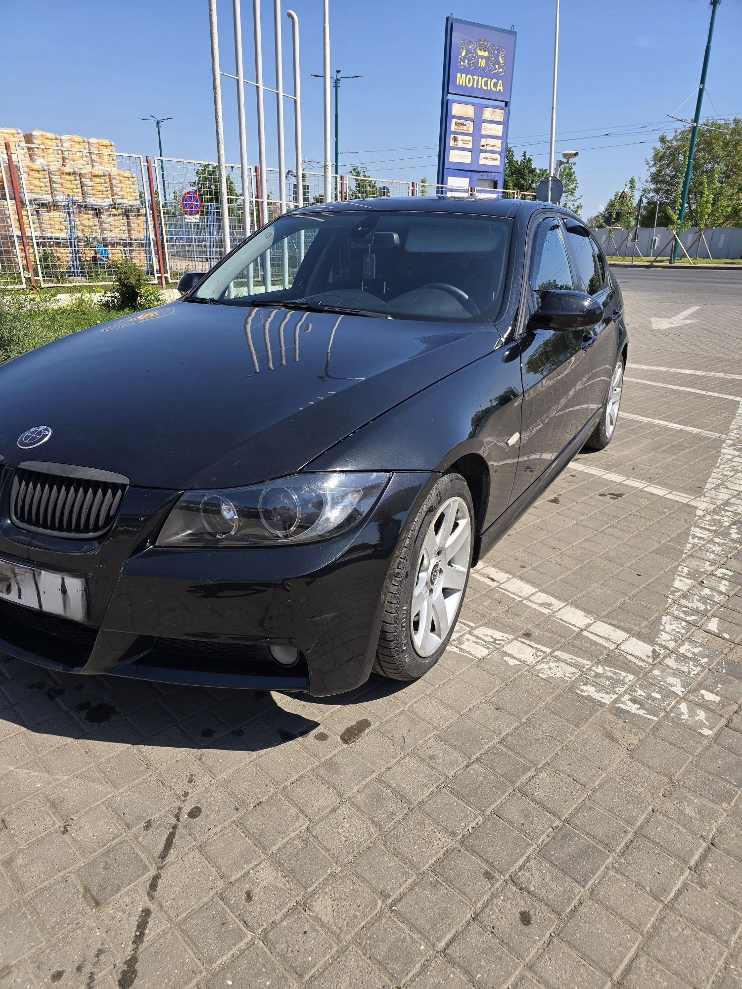 BMW 320i 150cp  e90