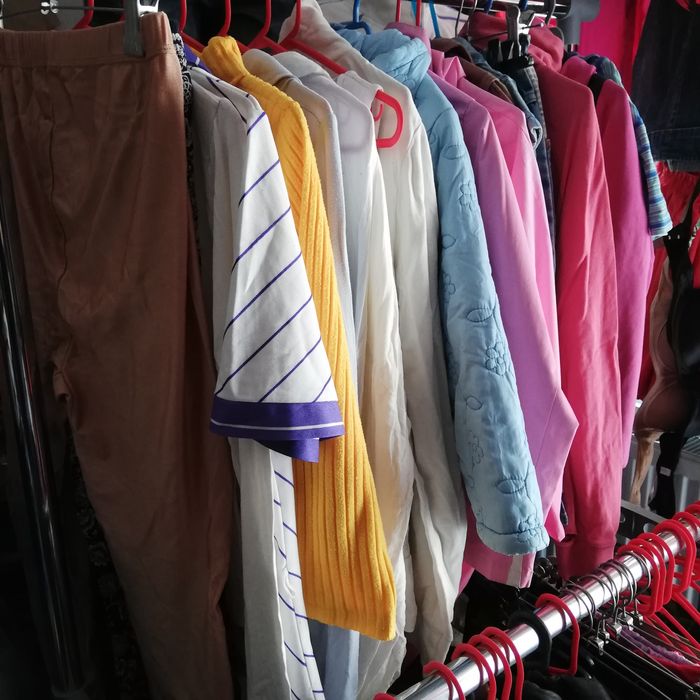 Vând haine second-hand