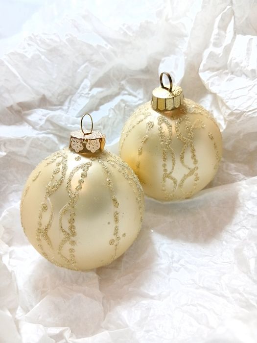 2 globuri de Craciun din sticla pictate manual