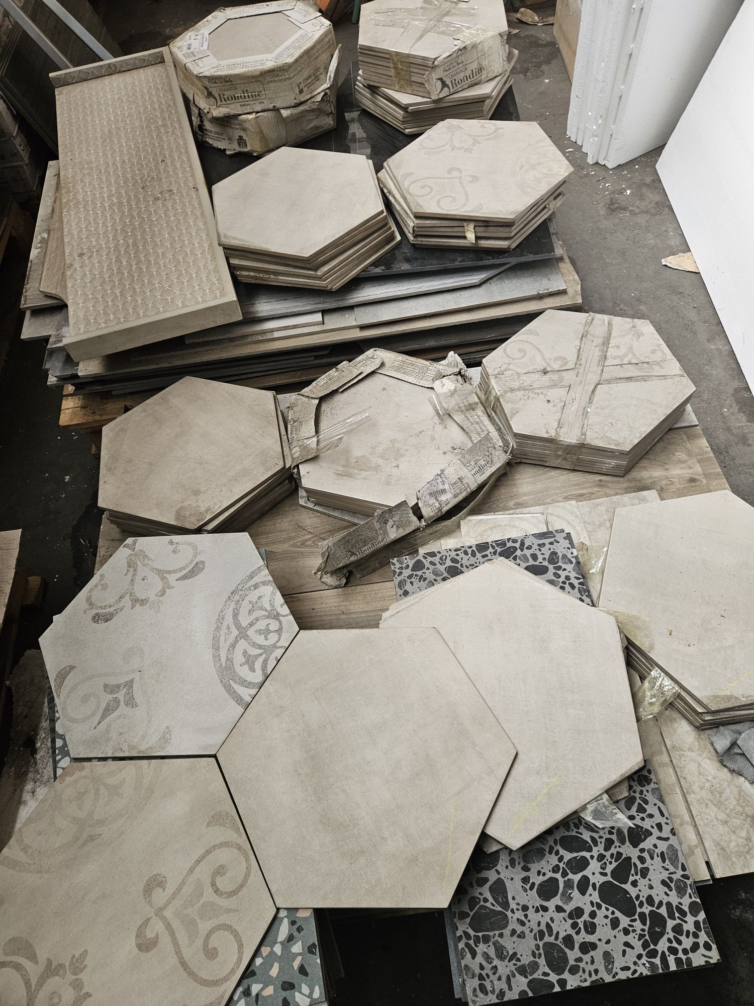 Okazie lichidare stoc gresie hexagon italia 10 mp