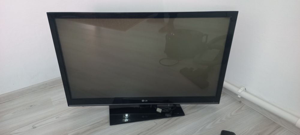 Срочно продам  телевизор без интернета Лж в хорошем состояние.