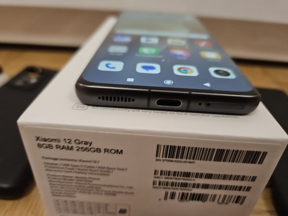 Смарт телефон Xiaomi 12 Gray 256gb памет 8gb RAM 5G С две сим карти. Т