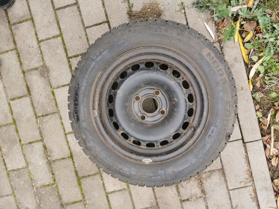 Vând 2 cauciucuri iarna 175/65/r14