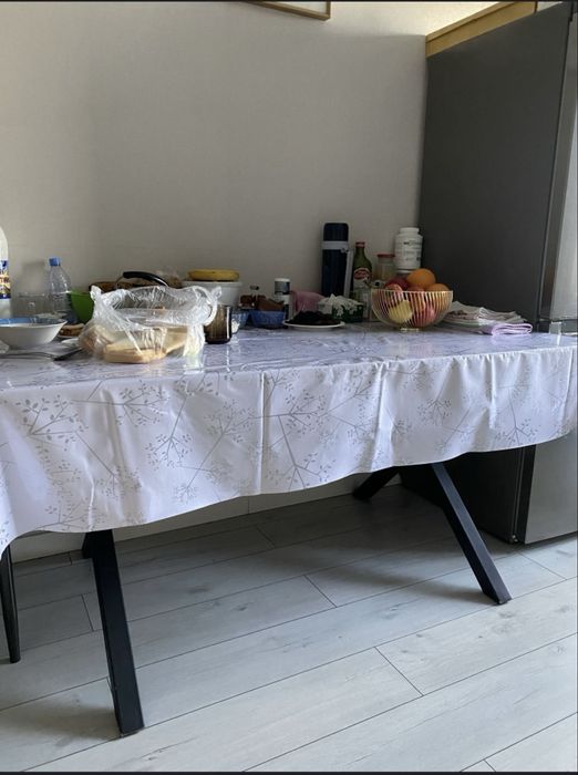 Продам стол практически новый