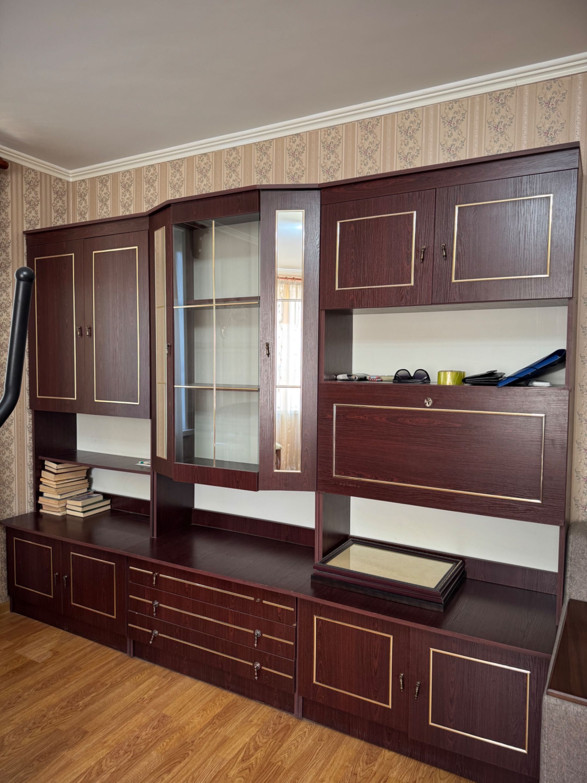 Сервант для гостиной
