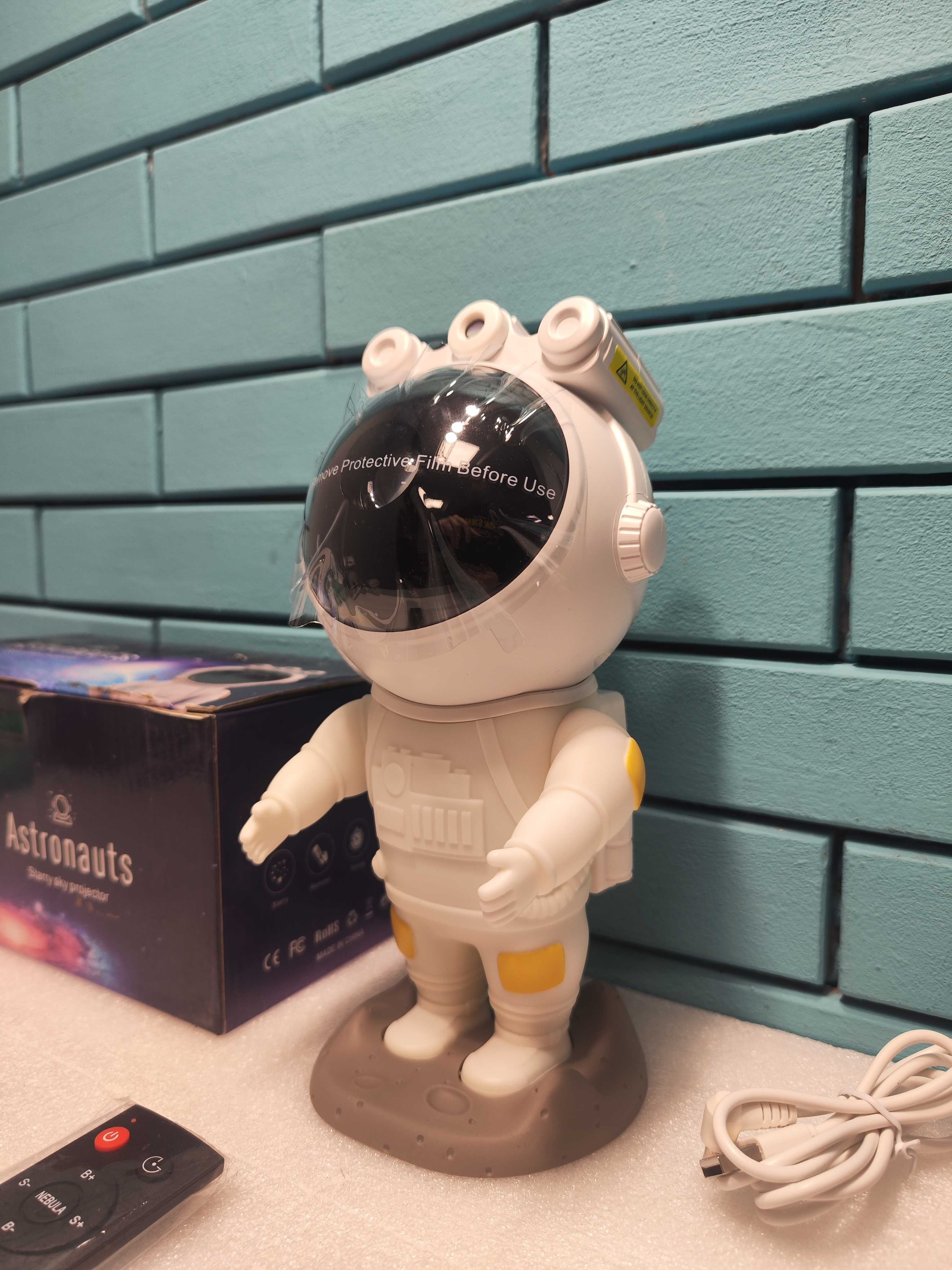 Galaxy Starry Sky Astronaut - LED Проектор за Нощно Небе с Таймер
