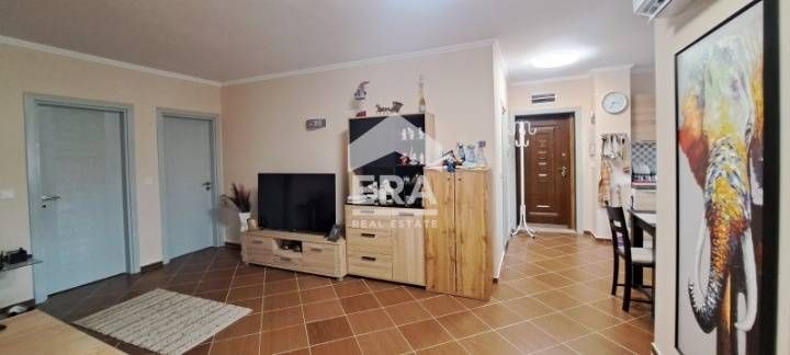 Голям, стилно обзаведен, тристаен апартамент