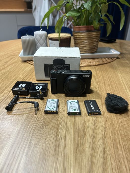 Sony ZV-1 II + 2 батерии + 2 RODE WIRELESS ME микрофона - пълен сет