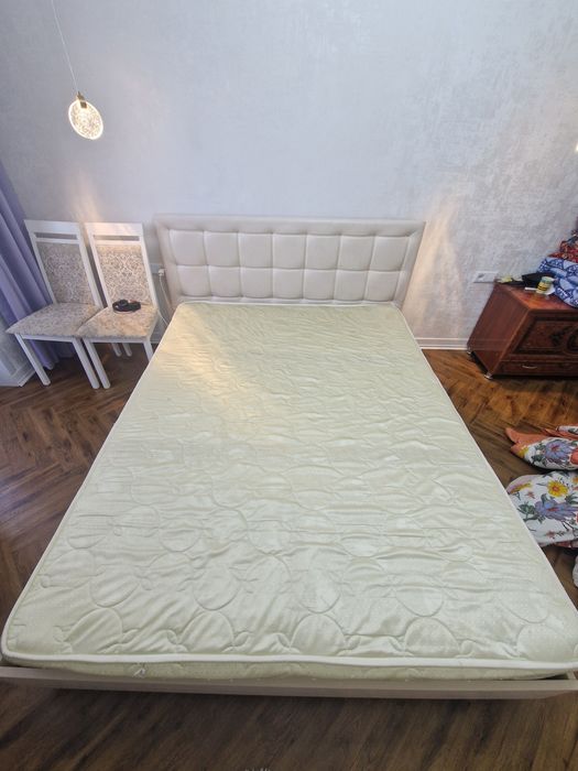 Кровать двухместная 205×166×43см