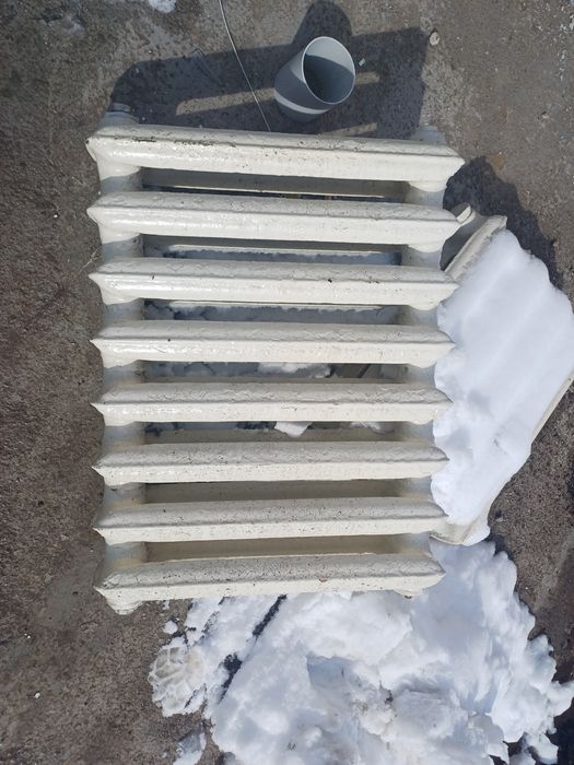 Продается чугунные батарей