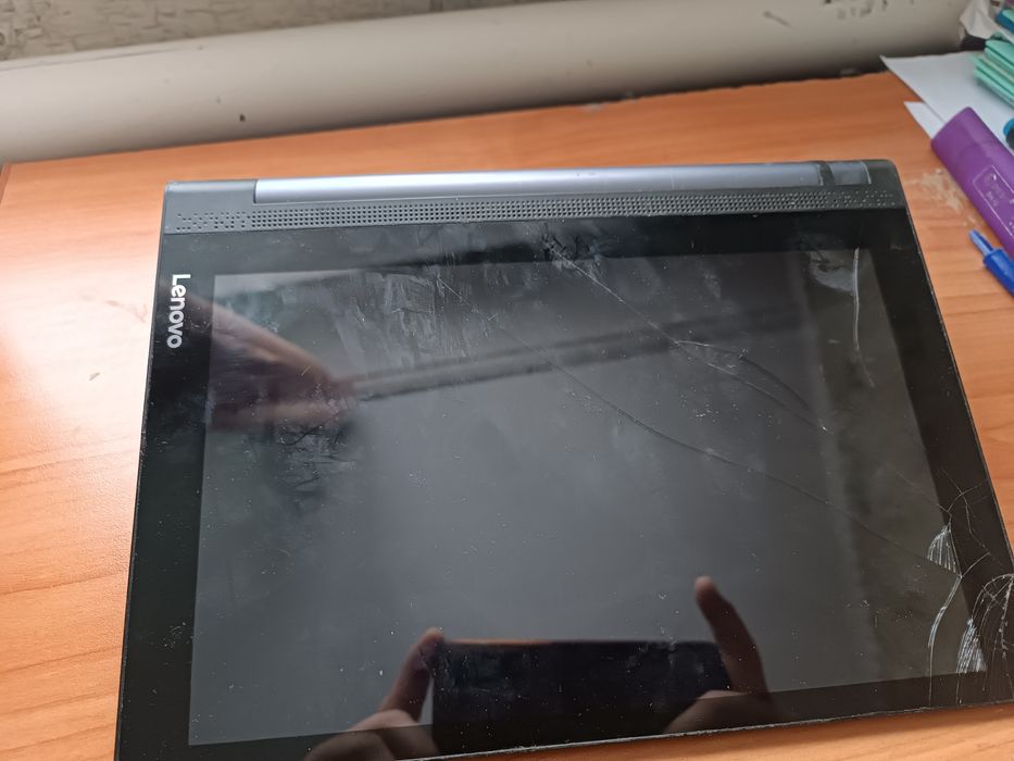 Продам на запчасти планшет.