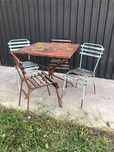 Mobilier vechi de grâdinâ