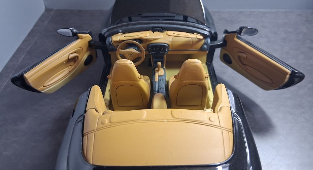 Porsche 996  Cabriolet 1:18 UT model