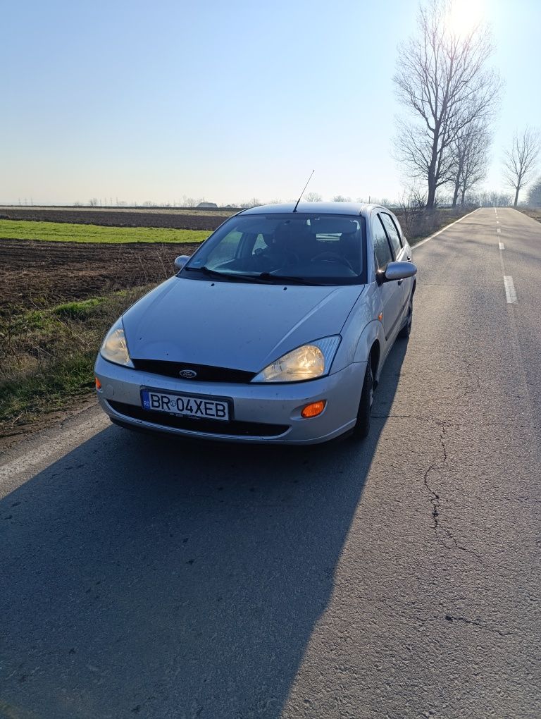 Vând Ford focus 1,6 benzină