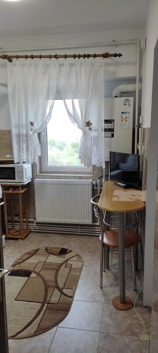 Închiriez garsoniera