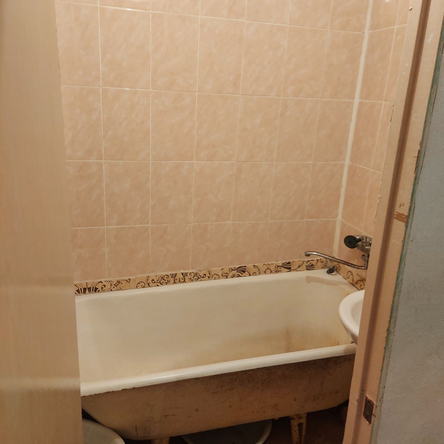 Продам 2ком квартиру 3а мкр, 1этаж