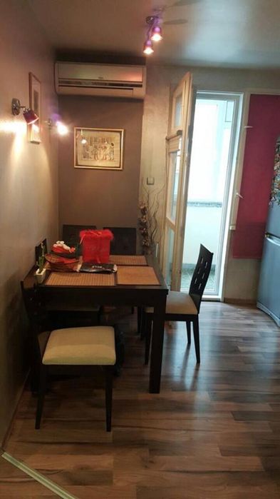 Дава се под наем Тристаен апартамент в София, Хладилника - 82 кв.м за 800 € - Снимка #4