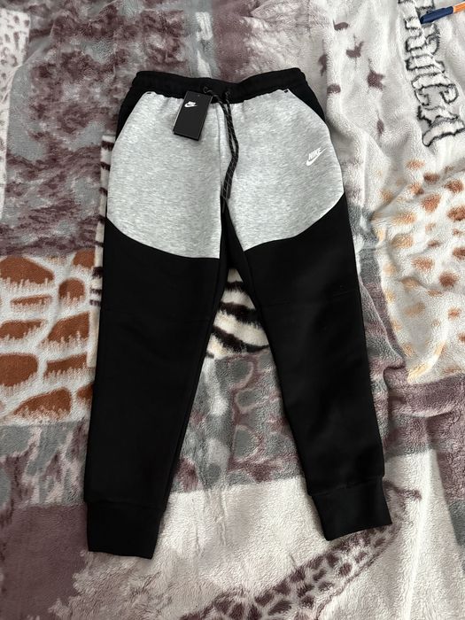 Pantaloni nike tech diverse culori marimea M