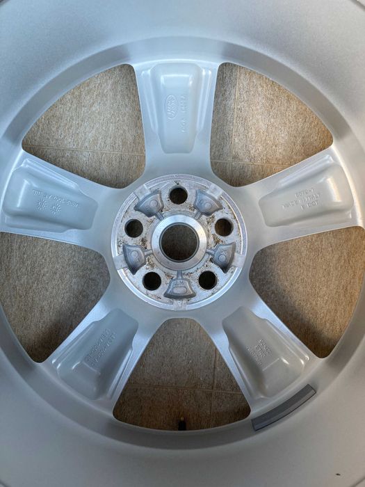 Land Rover Defender R22 - 1 buc. Janta Defender R22 (L8BD1007AD)