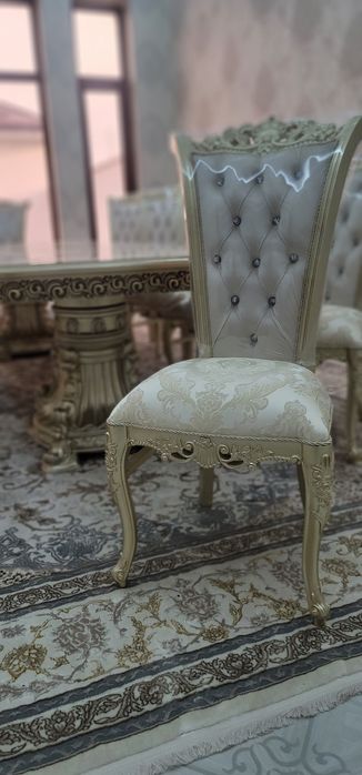 Цехдан жозибакор (хуррам) стол ва стуллар