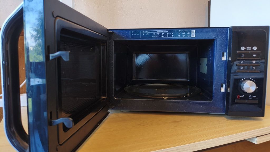 Микровълнова фурна Samsung MS23F301TAK

Капацитет, L - 23
Електронно у