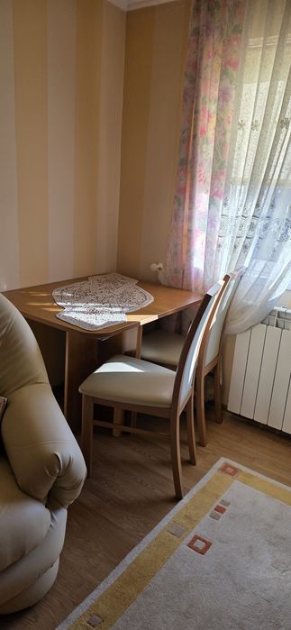 Masa extensibila si scaune