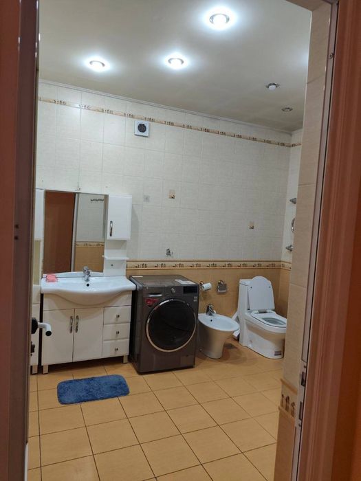 Mirzo Uluģbek tuman Buyuk ipak yòli metro oldida