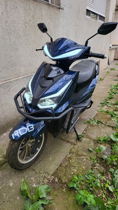 Scuter electric 25km/h