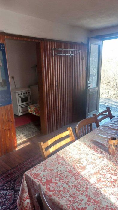 Двуетажна вила в Троянския балкан