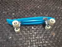 Skateboard băieți cu cască de protecție