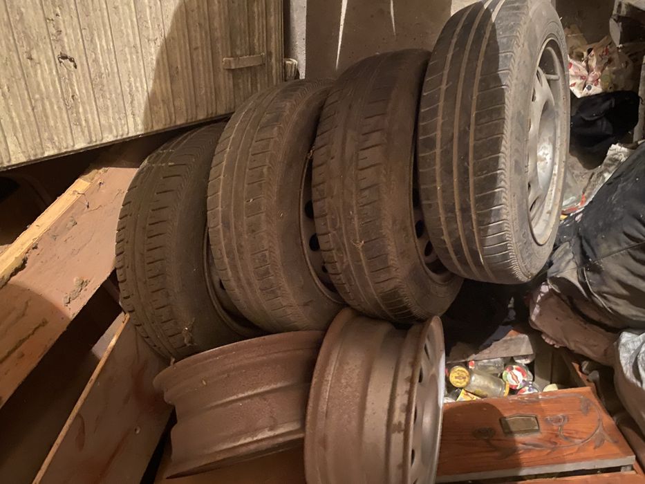 Гуми за коли добре запазени