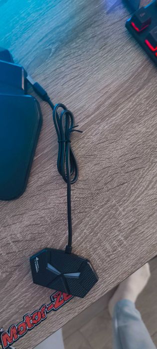 Геймърски компютър с монитор