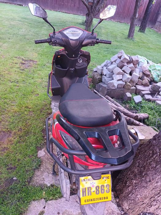 Scuter electric aproape nou 152km