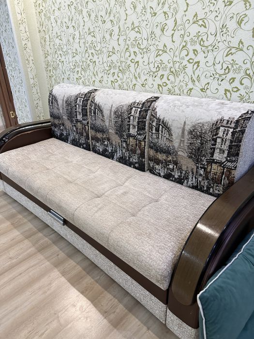 Продам диван в норм состоянии