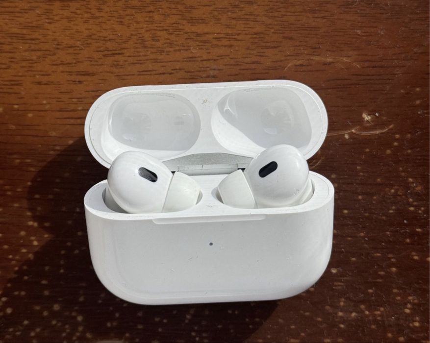айр подс про 2 в рабочем состояние коробки нету оригенал