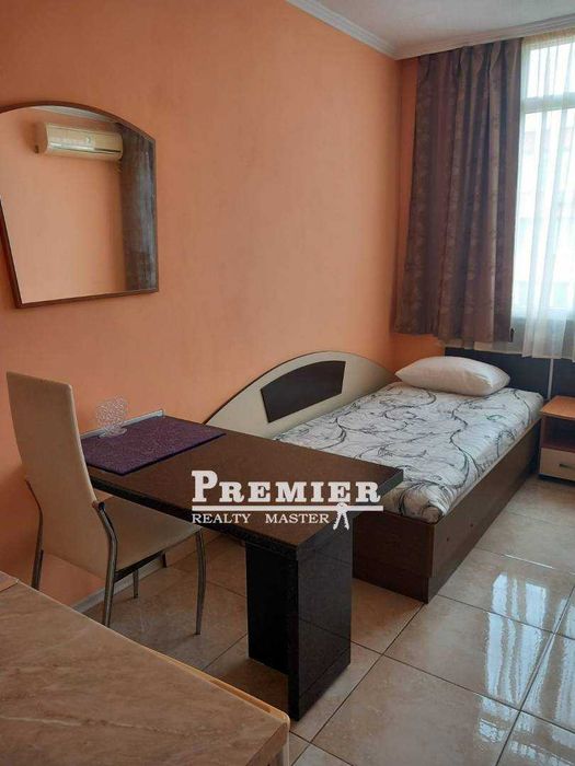 Продава се студио в центъра на курорта Слънчев бряг.