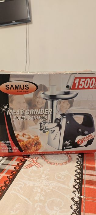 Masina de tocat Samus, 1500 W, Accesorii carnati suc rosii
c