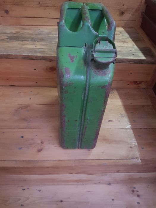 Канистры по 20л. 6 шт.