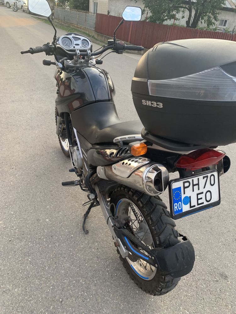 Vând motocicleta BMW F650gs