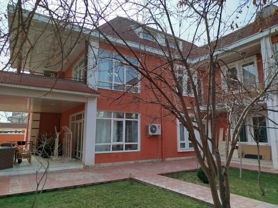 Срочно продаю участок в центре Яккасарай центр дёшево с арендаторами